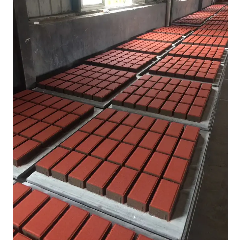 การออกแบบส่วนผสมคอนกรีตส่งผลโดยตรงต่อการเลือกวัสดุแม่พิมพ์อย่างไร